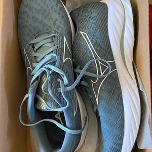 Men's 10.5 Mizuno Wave Rider Running Shoes